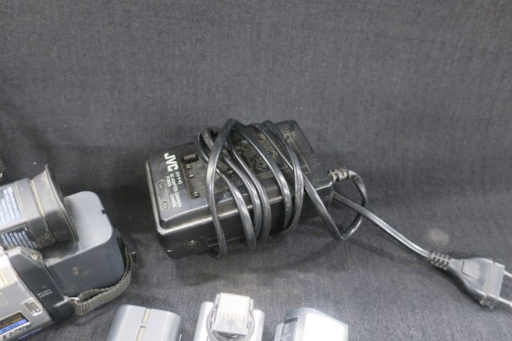 522029-5 Camcorder JVC GR-DV1800