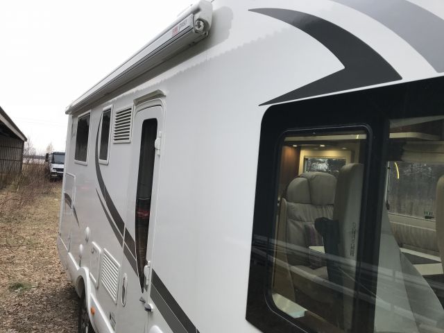525672-10 Motorhome MC Louis Nevis 876 2014 (EMZ832)