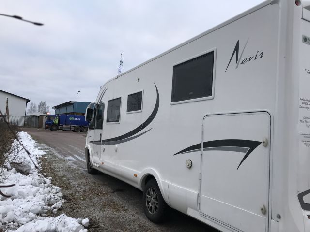 525672-14 Motorhome MC Louis Nevis 876 2014 (EMZ832)