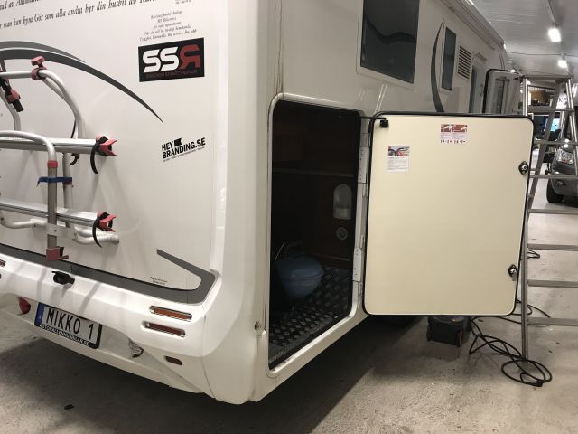 525672-16 Motorhome MC Louis Nevis 876 2014 (EMZ832)