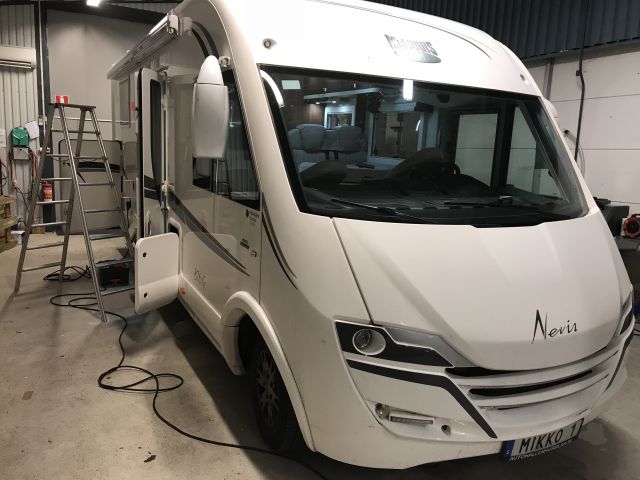 525672-19 Motorhome MC Louis Nevis 876 2014 (EMZ832)