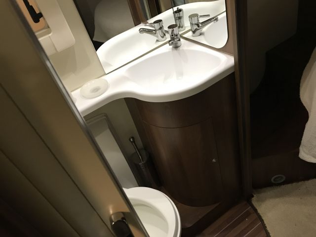 525672-33 Motorhome MC Louis Nevis 876 2014 (EMZ832)