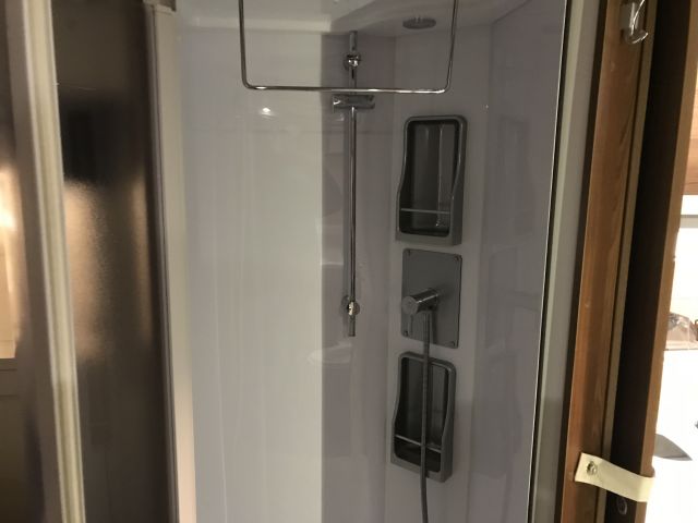 525672-34 Motorhome MC Louis Nevis 876 2014 (EMZ832)