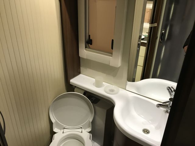 525672-35 Motorhome MC Louis Nevis 876 2014 (EMZ832)