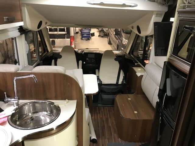 525672-21 Motorhome MC Louis Nevis 876 2014 (EMZ832)