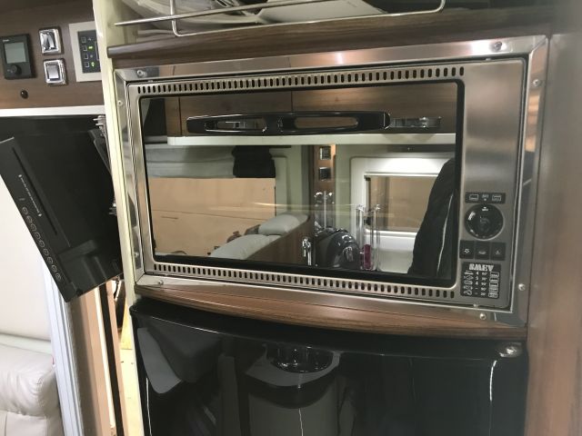 525672-40 Motorhome MC Louis Nevis 876 2014 (EMZ832)