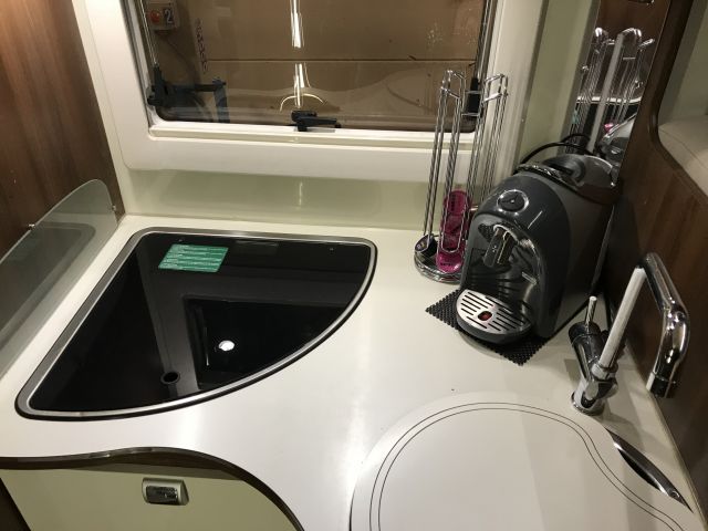 525672-38 Motorhome MC Louis Nevis 876 2014 (EMZ832)