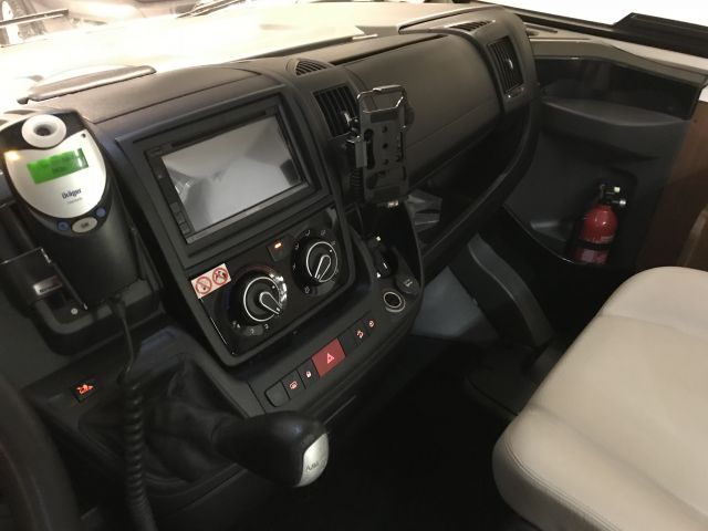 525672-48 Motorhome MC Louis Nevis 876 2014 (EMZ832)