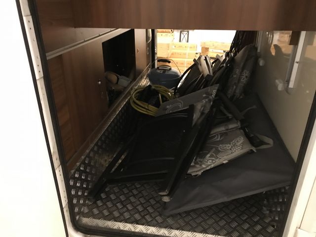 525672-17 Motorhome MC Louis Nevis 876 2014 (EMZ832)