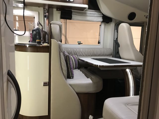 525672-26 Motorhome MC Louis Nevis 876 2014 (EMZ832)