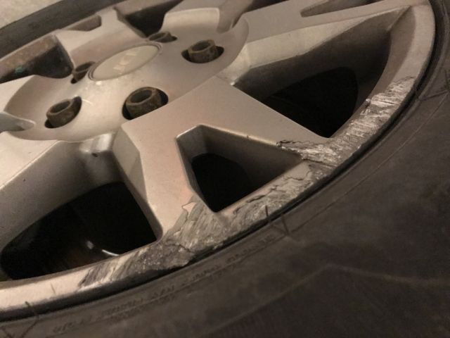 525672-60 Motorhome MC Louis Nevis 876 2014 (EMZ832)