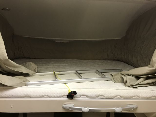 525672-30 Motorhome MC Louis Nevis 876 2014 (EMZ832)