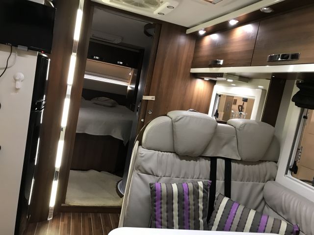 525672-23 Motorhome MC Louis Nevis 876 2014 (EMZ832)