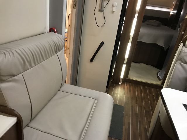 525672-24 Motorhome MC Louis Nevis 876 2014 (EMZ832)