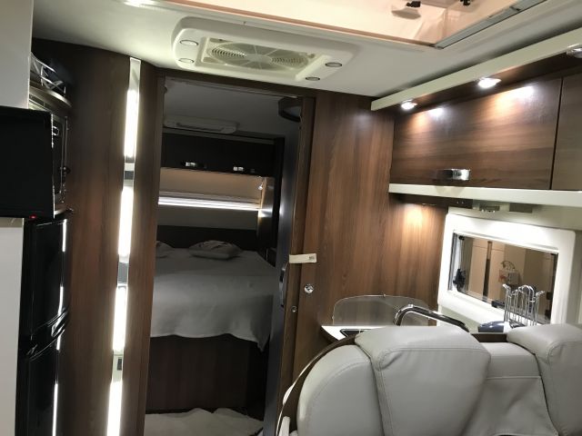 525672-27 Motorhome MC Louis Nevis 876 2014 (EMZ832)