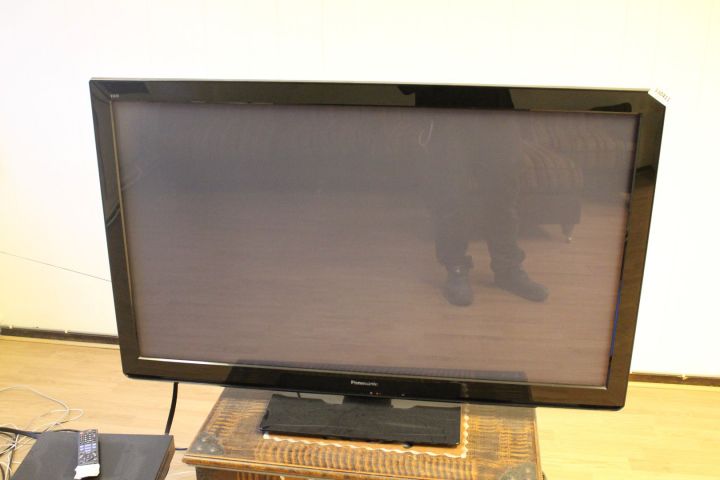 530411-2 TV Panasonic, TX-P50C3E, DVD, Computer Acer Aspire X1935