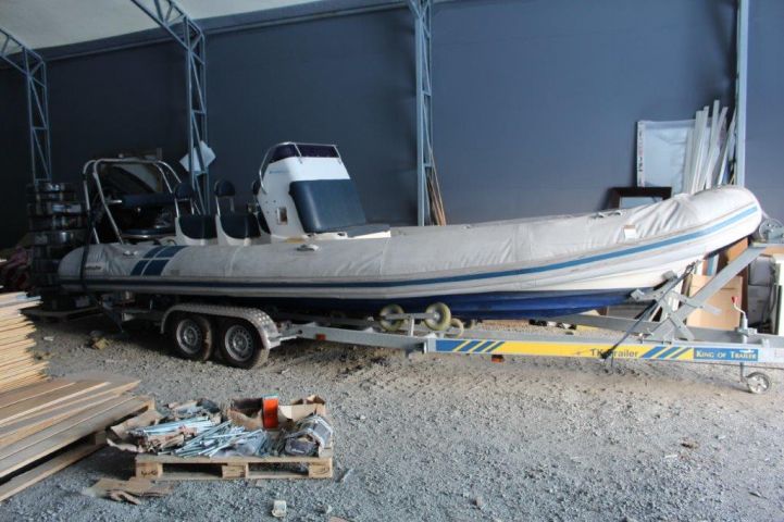 518357-2 Ribbed Ballistic -06 Evinrude G2 Motor incl. TK-Trailer BT2000