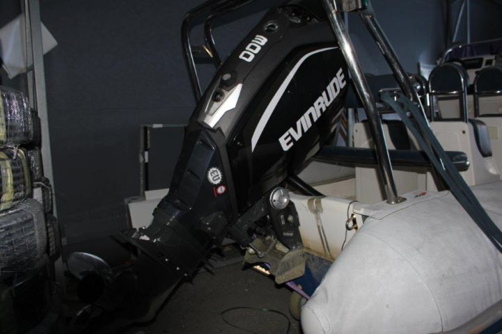 518357-20 Ribbed Ballistic -06 Evinrude G2 Motor incl. TK-Trailer BT2000