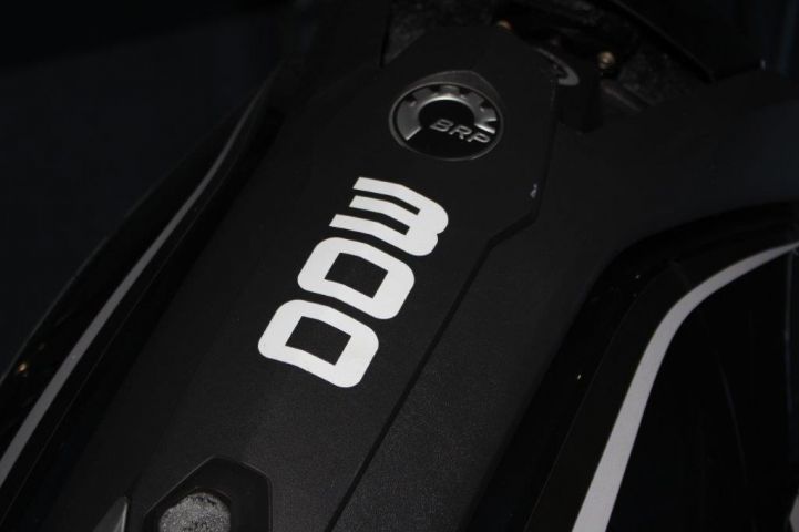 518357-24 Ribbed Ballistic -06 Evinrude G2 Motor incl. TK-Trailer BT2000