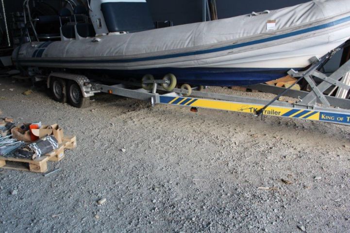 518357-30 Ribbed Ballistic -06 Evinrude G2 Motor incl. TK-Trailer BT2000