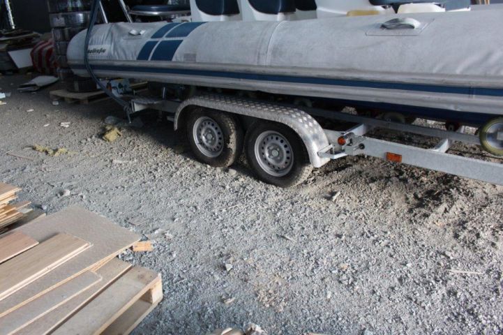 518357-31 Ribbed Ballistic -06 Evinrude G2 Motor incl. TK-Trailer BT2000