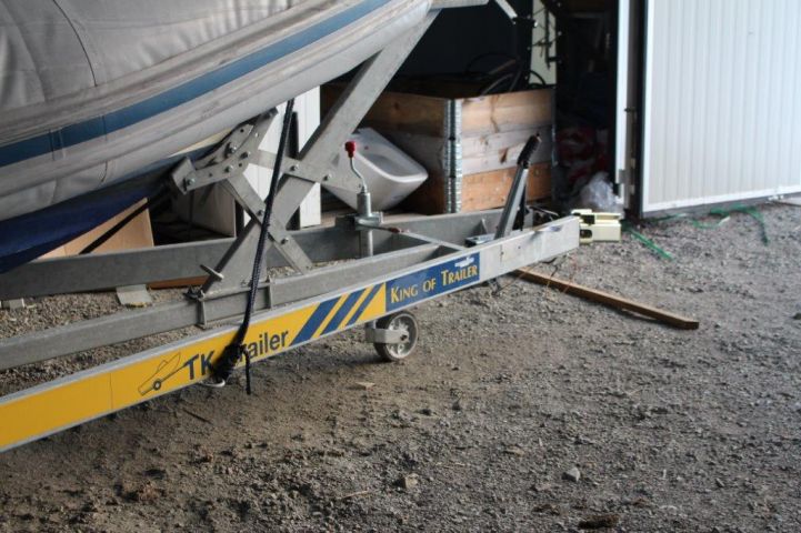 518357-32 Ribbed Ballistic -06 Evinrude G2 Motor incl. TK-Trailer BT2000