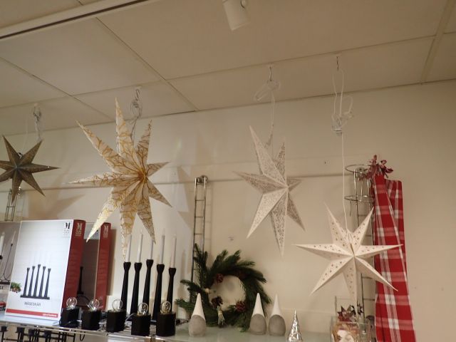 466347-2 Party with Christmas decorations