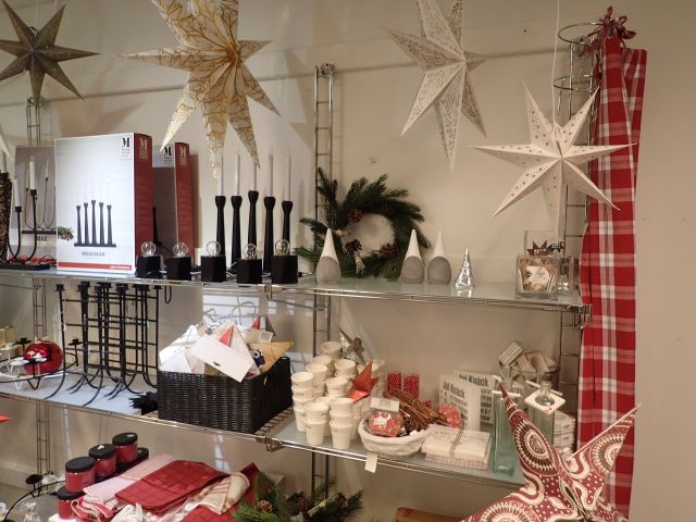 466347-3 Party with Christmas decorations