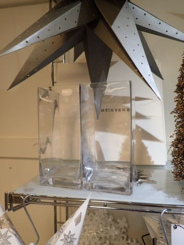 466347-14 Party with Christmas decorations