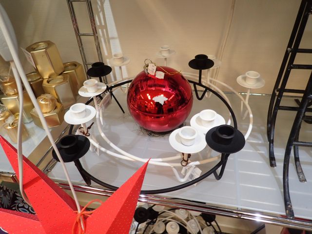 466347-21 Party with Christmas decorations