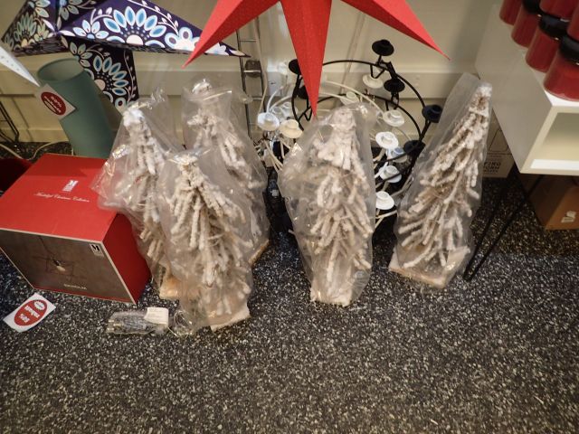 466347-23 Party with Christmas decorations