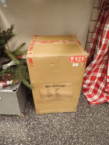 466347-32 Party with Christmas decorations