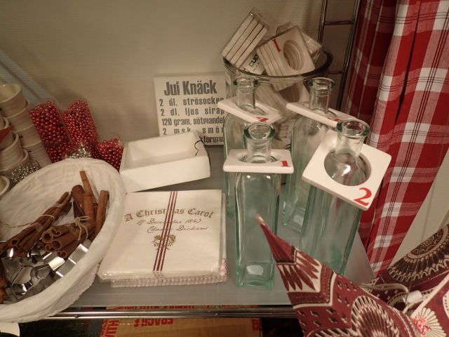 466347-34 Party with Christmas decorations