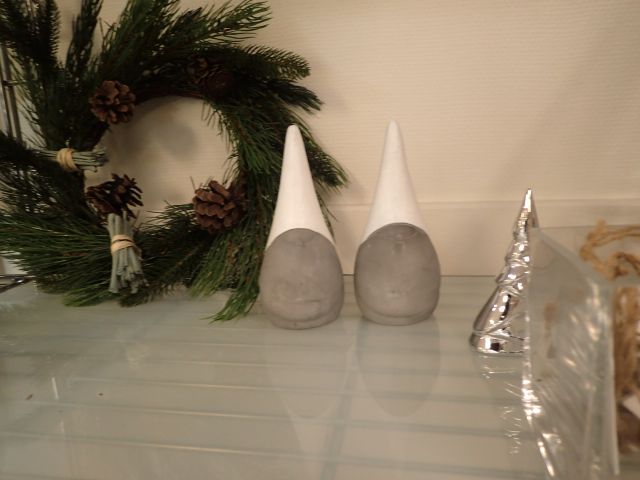 466347-37 Party with Christmas decorations