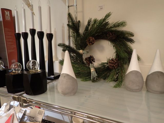 466347-38 Party with Christmas decorations