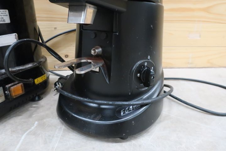 532734-4 G.Rossi RR45 & Fiorenzato F64 Evo coffee grinders