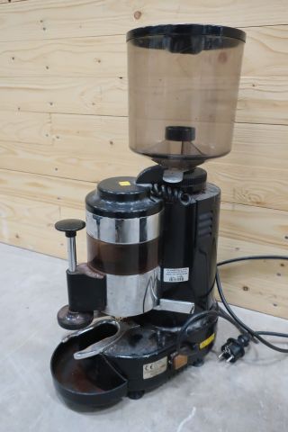 532734-9 G.Rossi RR45 & Fiorenzato F64 Evo coffee grinders