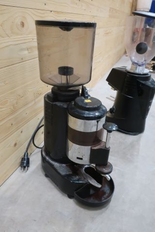 532734-11 G.Rossi RR45 & Fiorenzato F64 Evo coffee grinders