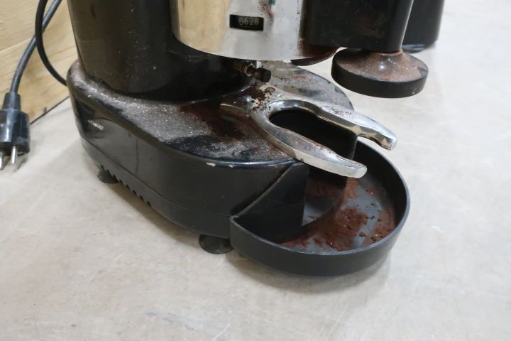 532734-12 G.Rossi RR45 & Fiorenzato F64 Evo coffee grinders