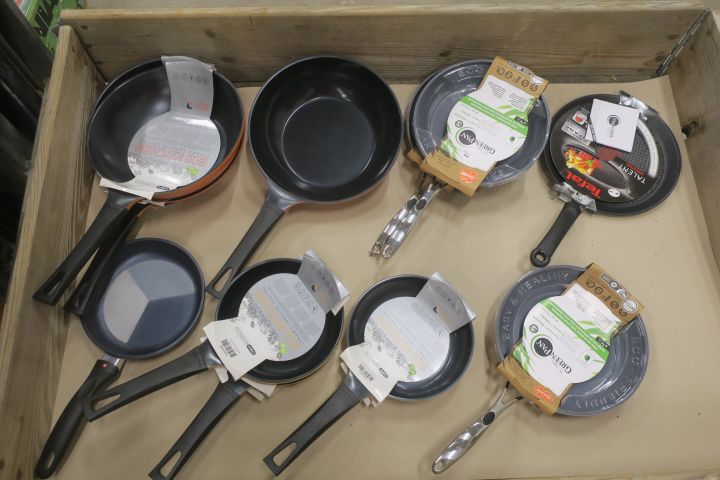 537232-1 Assortment of frying pans Tefal and OBH Nordica mm