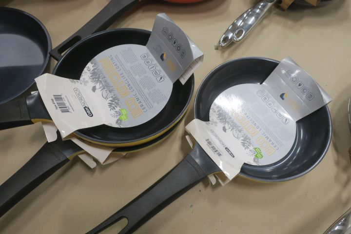 537232-4 Assortment of frying pans Tefal and OBH Nordica mm