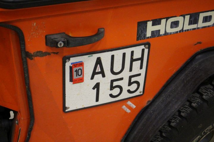 512739-3 Redskapsbärare minitraktor Holder C30 -1991 (OBS! Endast 1774h och använd innomhus!)