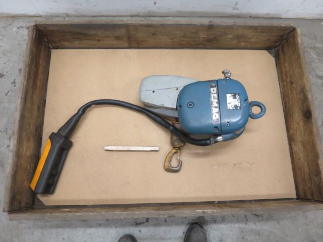 427043-1 Demag counts 500kg