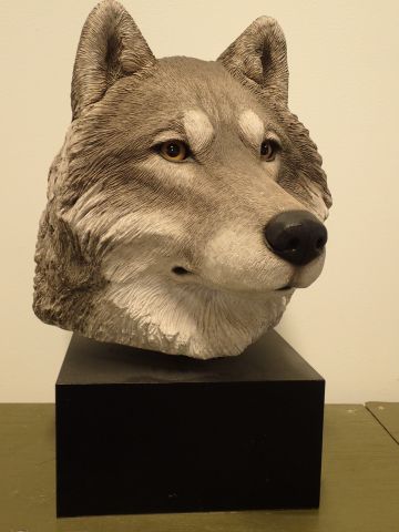 519362-1 Wolf head figurine