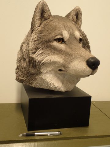 519362-2 Wolf head figurine