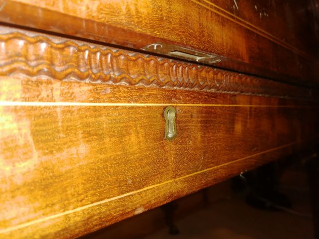 466738-9 Antikt taffelpiano från 1800 talet