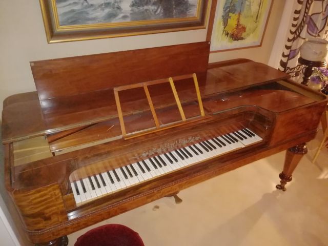 466738-10 Antikt taffelpiano från 1800 talet