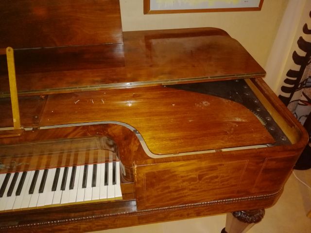 466738-12 Antikt taffelpiano från 1800 talet