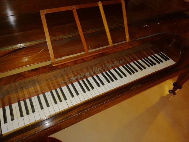 466738-11 Antikt taffelpiano från 1800 talet