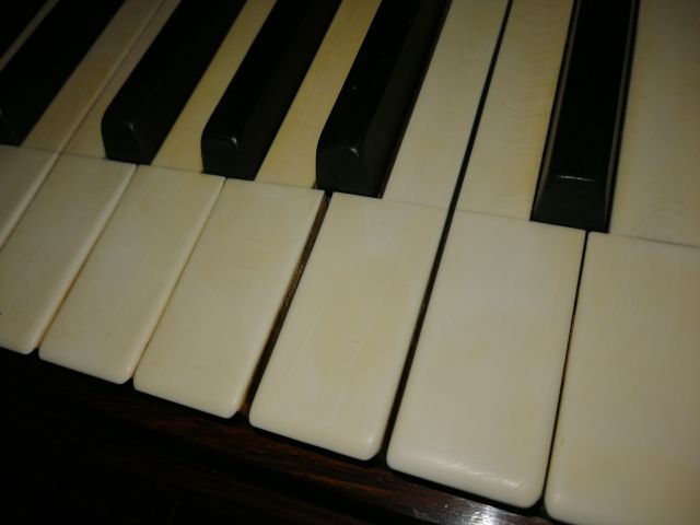 466738-24 Antikt taffelpiano från 1800 talet